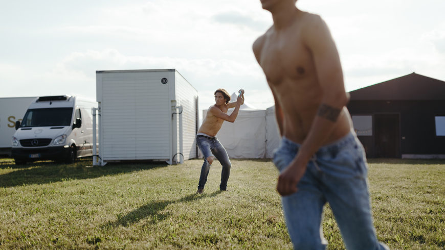 backstage reportage moda gas jeans