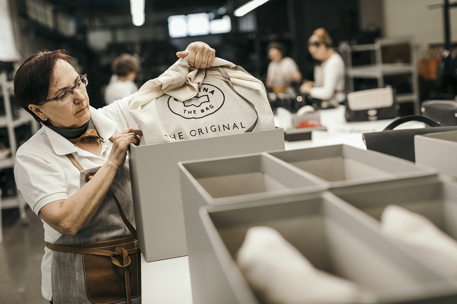 zanellato postina borse fotografia di reportage industriale campagna pubblicitaria vicenza fotografo carlo perazzolo