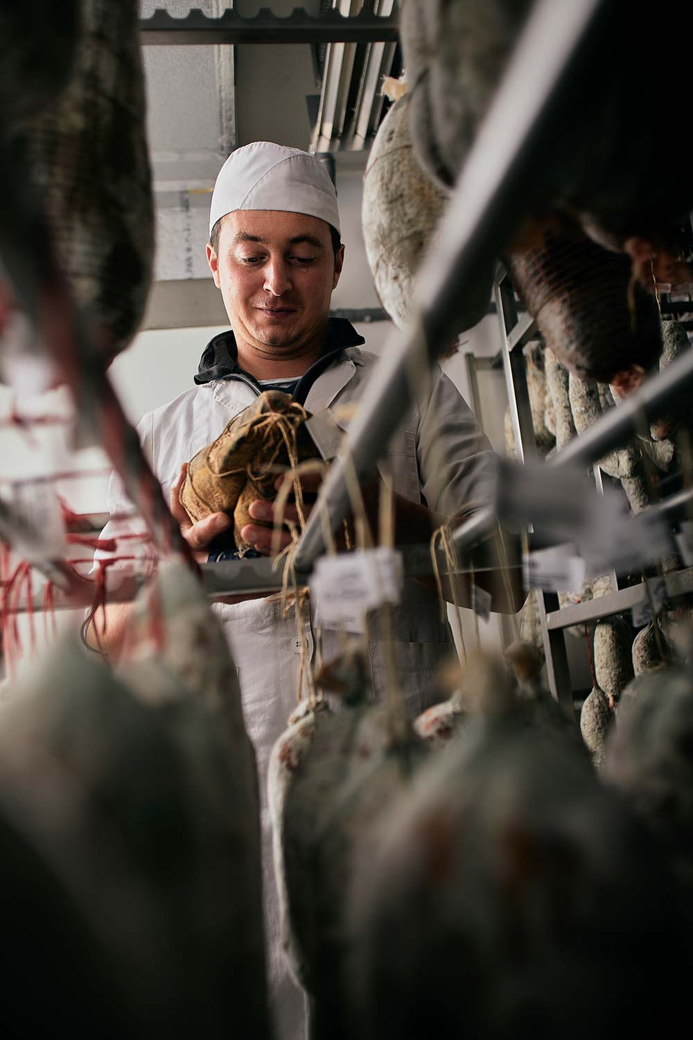 Ritratti aziendali da fotografo commerciale Treviso, Vicenza Bassano Padova e Venezia e reportage aziendale azienda agricola Mogliano Veneto con foto di agricoltura biologica naturale e stile luce controllata