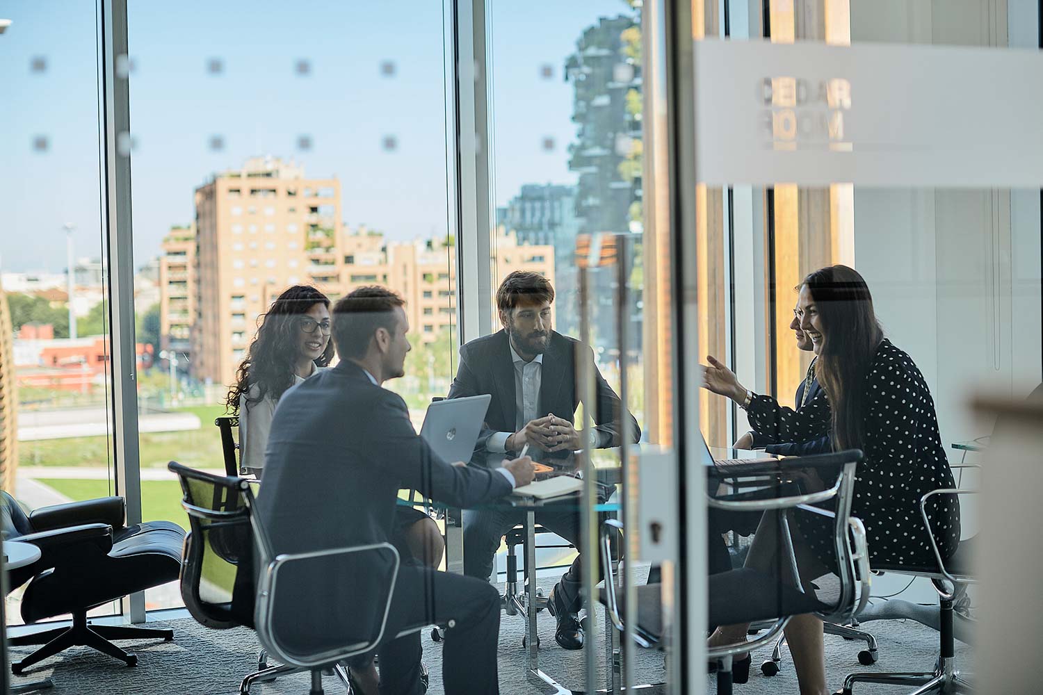 Fotografo architettura commerciale ed interni aziendali Milano