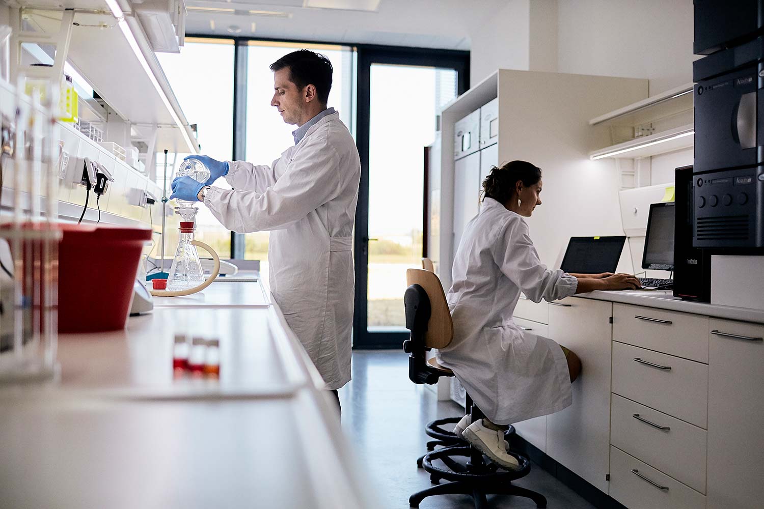 Reportage fotografico ambiente biomedico e biologico fitoterapico agrario industriale da fotografo aziendale e commerciale
