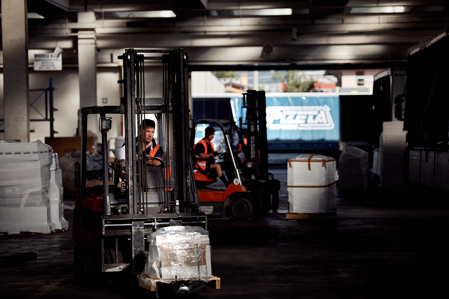 fotografo commerciale per aziende trasporti e movimento merci