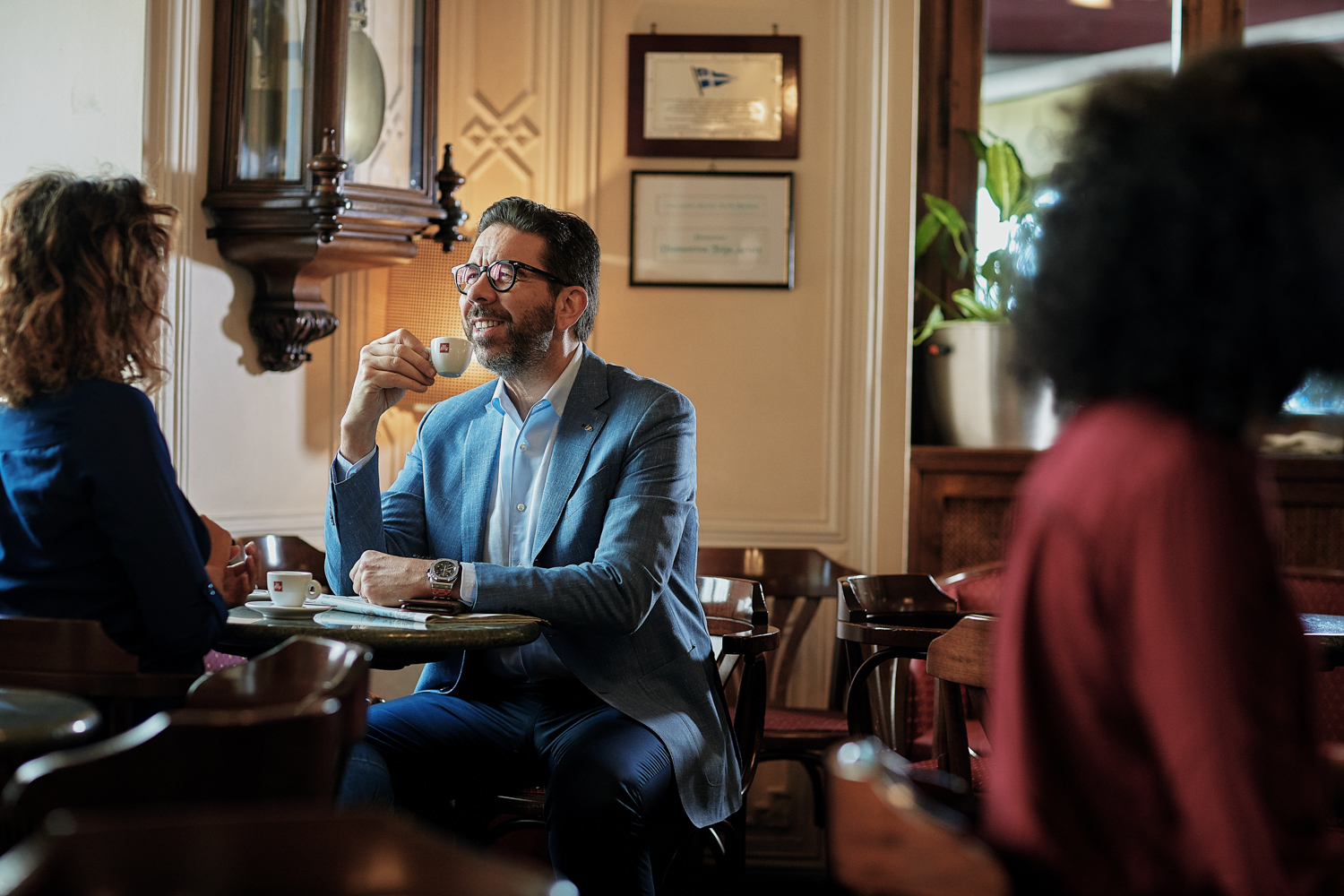 interno caffetteria Trieste con Massimiliano Pogliani